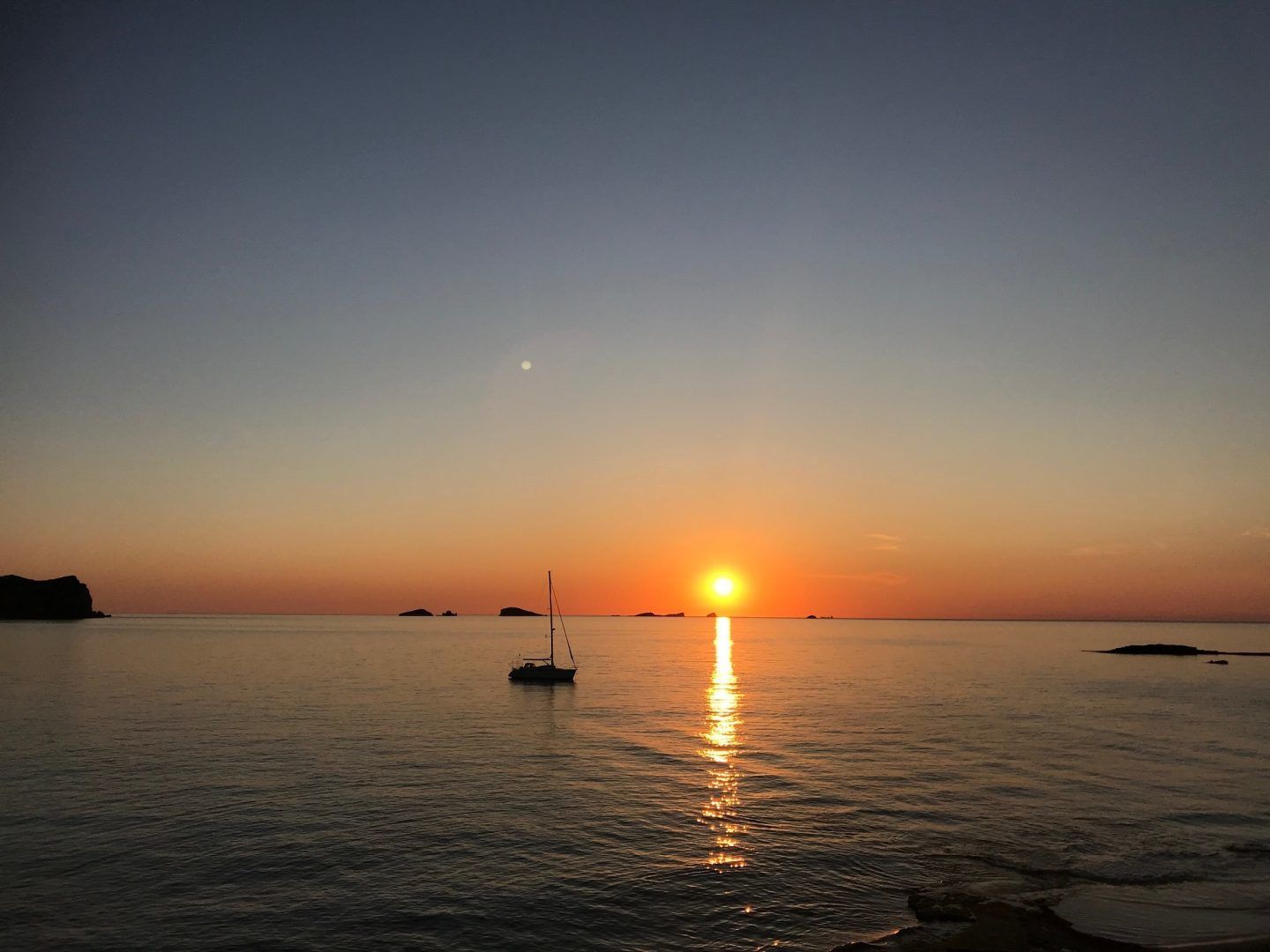 sunset-ibiza-sailing-boat-cala-comte