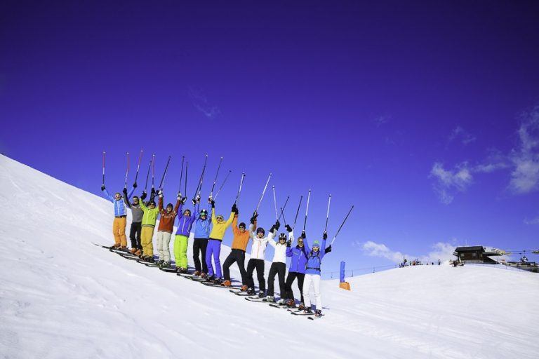 ski-class-company outing-winter sports