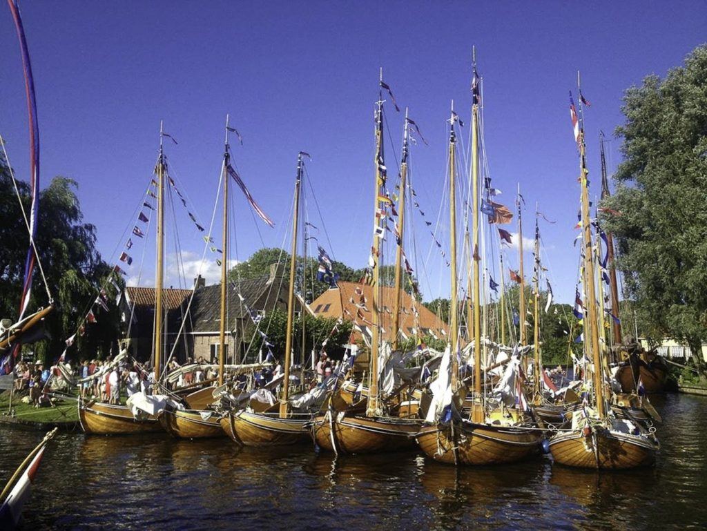 Friese jachten aan de kade