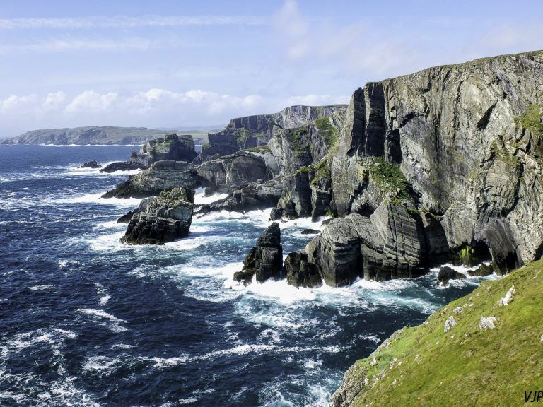 kustlijn-met-rotsen-ierland