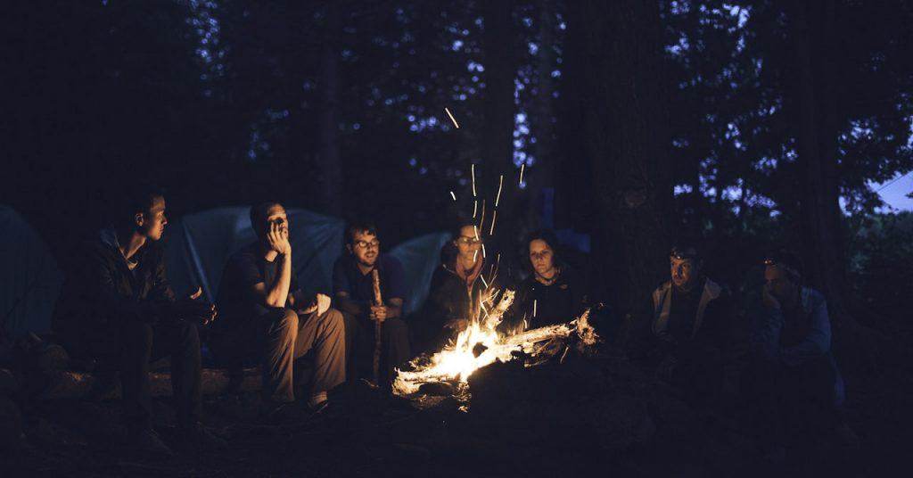 Genieten van een kampvuur in de Ardennen