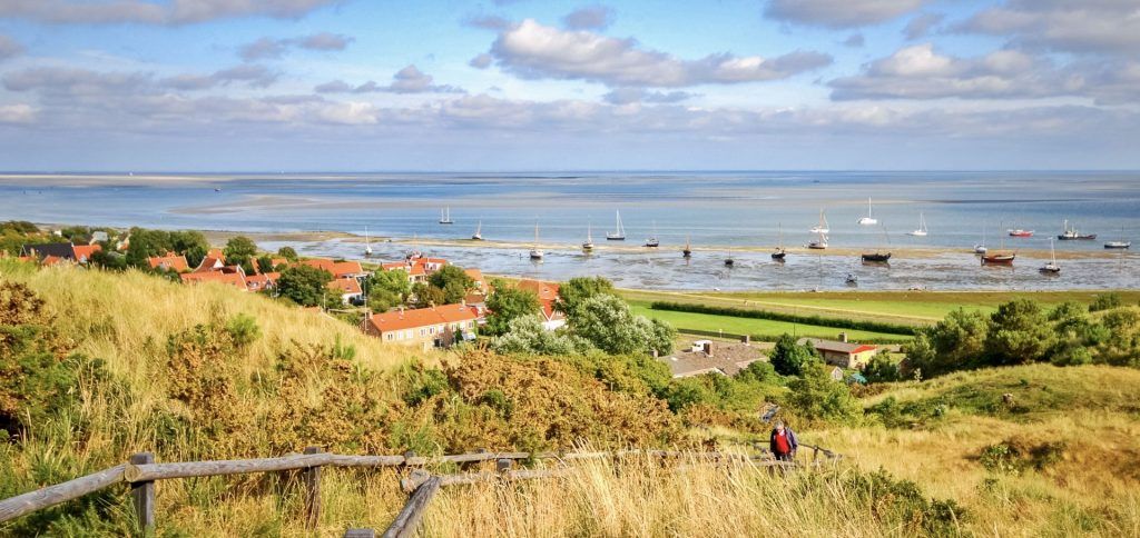 uitzicht-vanaf-het-vuurtorenduin-op-de-waddenzee-vlieland
