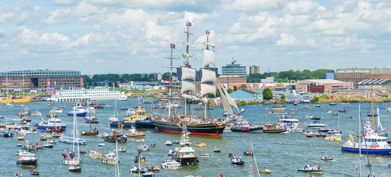 sail-in-parade-sail-amsterdam-met-clipper-stad-amsterdam