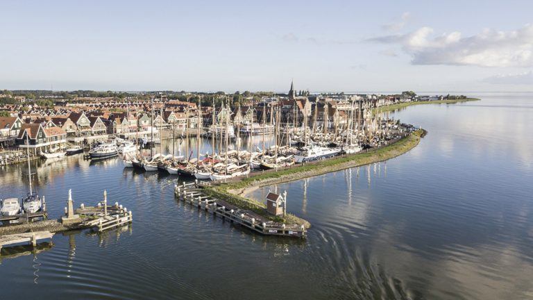 port-of-volendam-with-lemsteraken