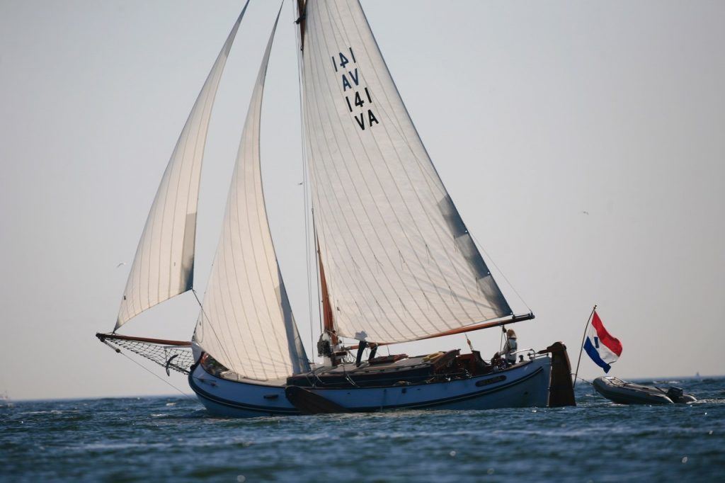 lemsteraak-zeilend-op-het-wad
