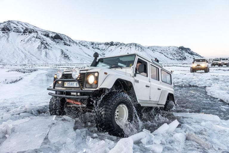 Erkunden Sie Island mit einem Geländewagen